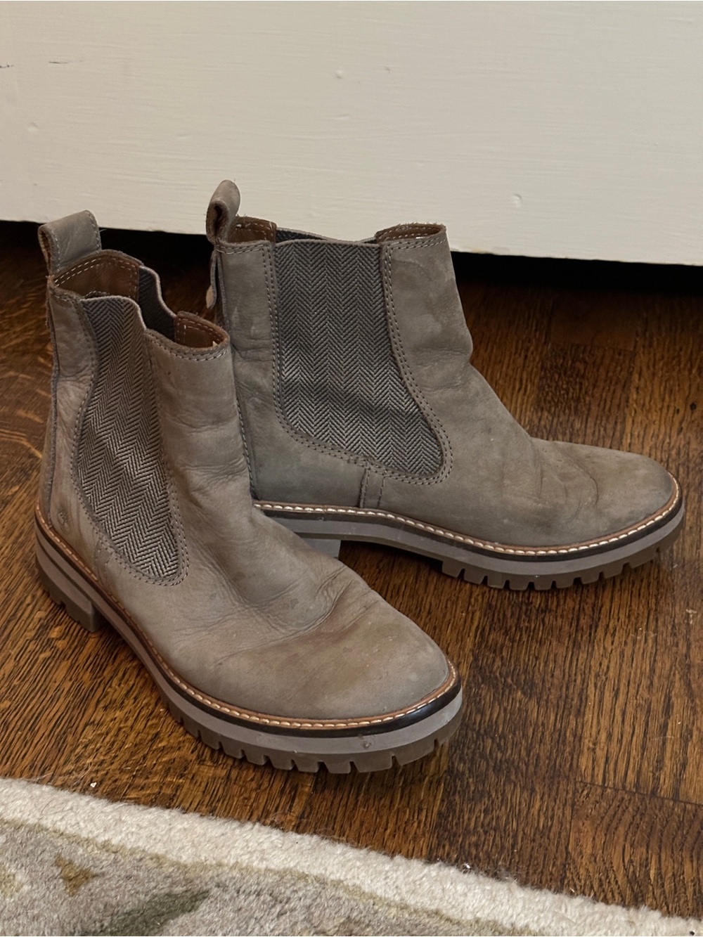 Timberland Women’s Courmayeur Valley Chelsea Boots